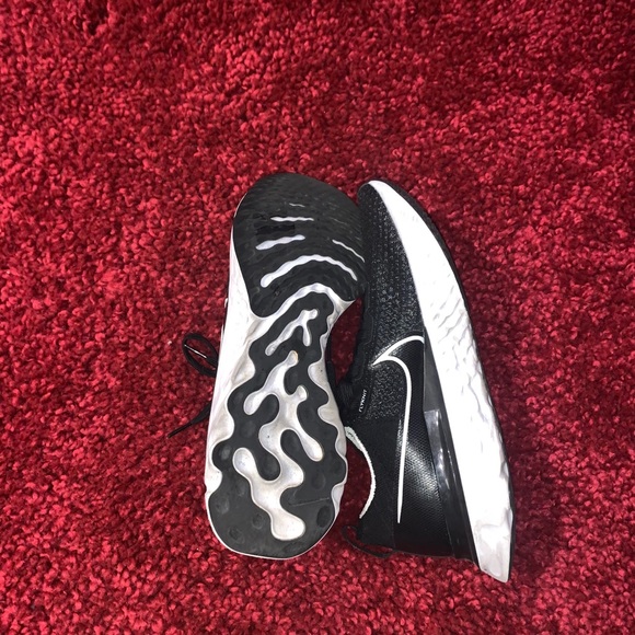 Nike running shoes - Picture 3 of 4